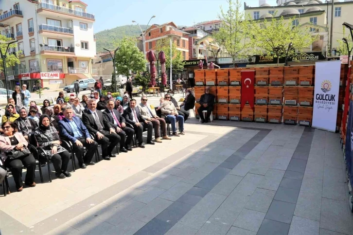 Ev hanımları arıcılık kursunu bitirdi, ilk kovanlar hediye edildi
