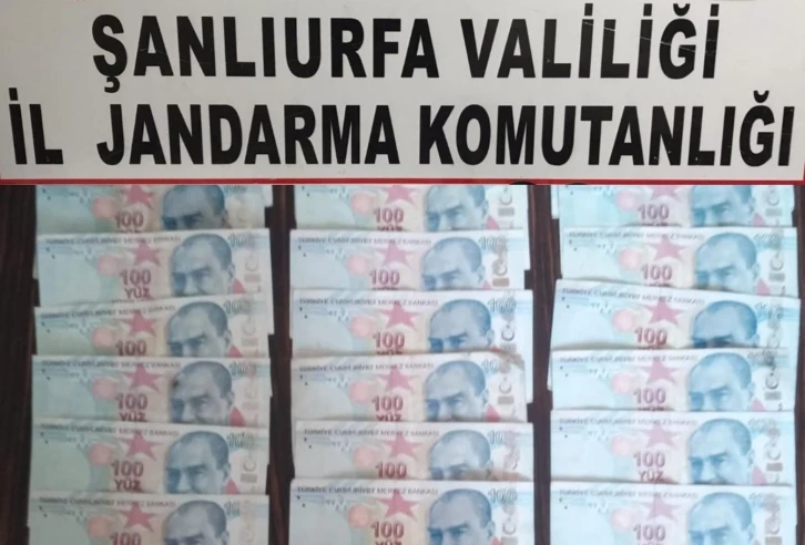 Eve düzenlenen operasyonda sahte banknotlar ele geçirildi
