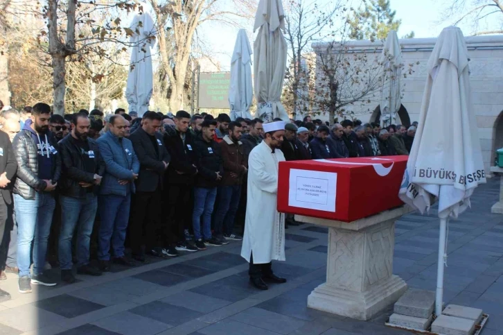 Evinde hayatını kaybeden emekli Astsubay toprağa verildi
