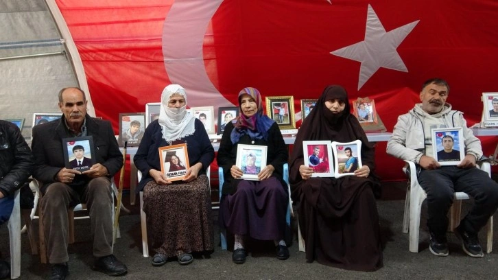 Evlat nöbeti devam ediyor... 'Oğlum, kaçın gelin bu hasretlik bitsin'