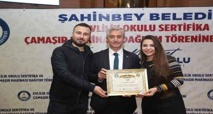 Evlilik okulunda 421 çift daha sertifikasını aldı