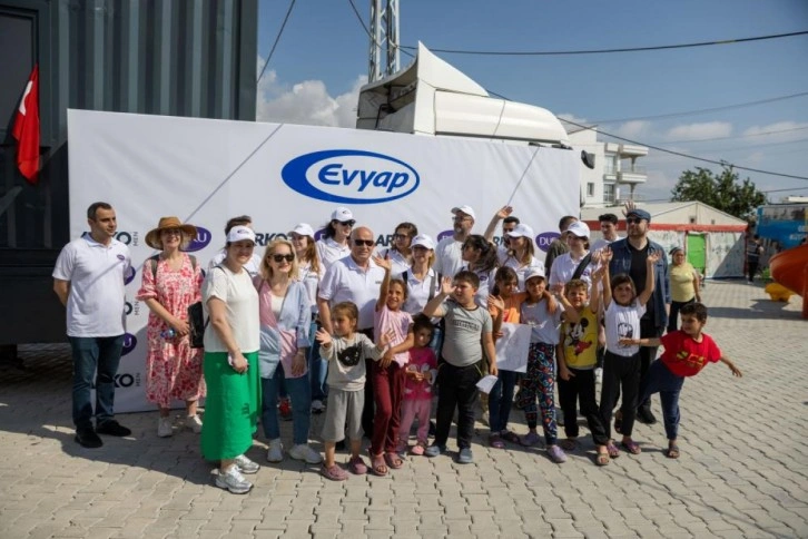 Evyap'tan deprem bölgesine mobil berber tırı ve 10 hijyen istasyonu desteği