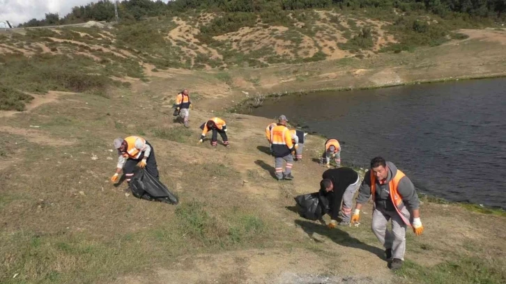 Eyüpsultan’da göl kenarından 1 buçuk ton çöp toplandı
