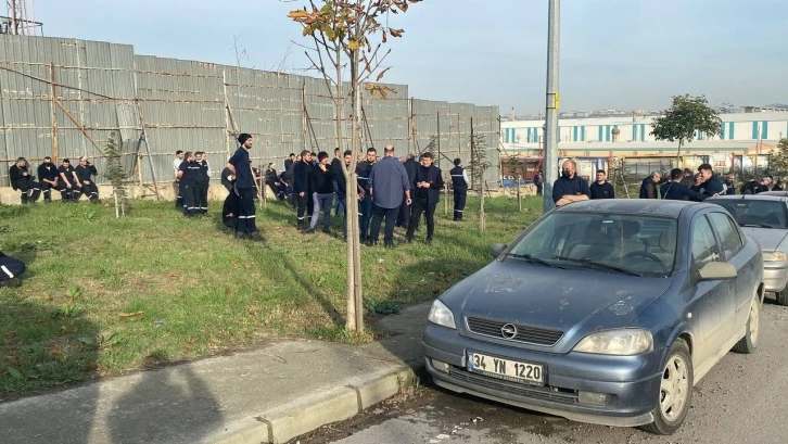 Fabrikada çıkan yangın çalışanları sokağa döktü
