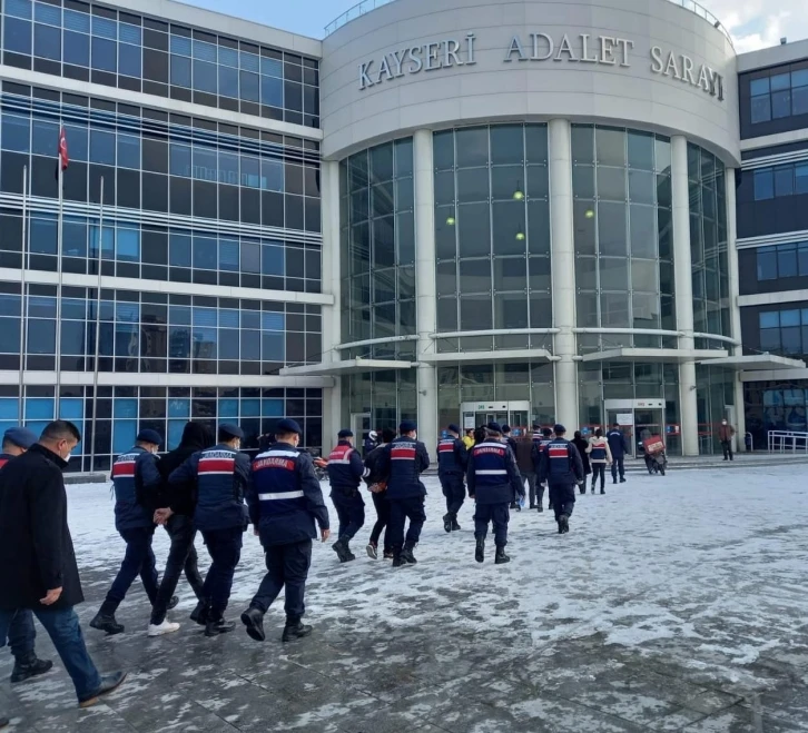 Faili meçhul cinayetin şüphelileri jandarmadan kaçamadı
