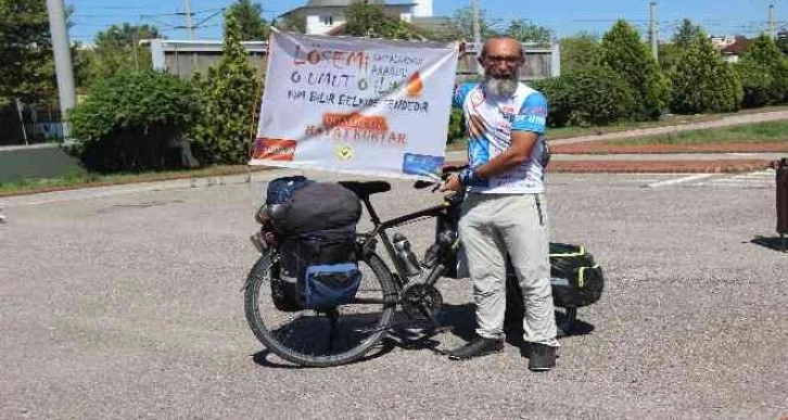 Farkındalık için bisikletle yola çıktı, 4 bin kilometre pedal çevirip 30 şehir dolaştı