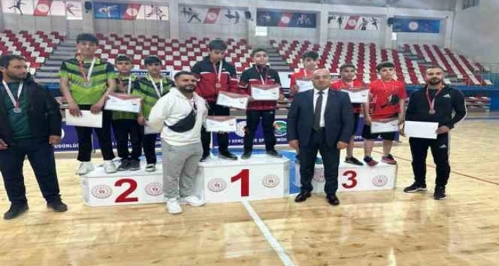 Fatih Ortaokulu masa tenisinde Türkiye finalinde