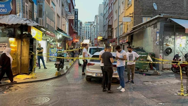 Fatih’te iki grup arasında yol verme kavgası: 3 yaralı
