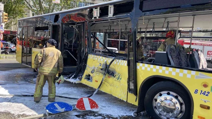 Fatih’te tramvay ile İETT otobüsü çarpıştı: 6 yaralı
