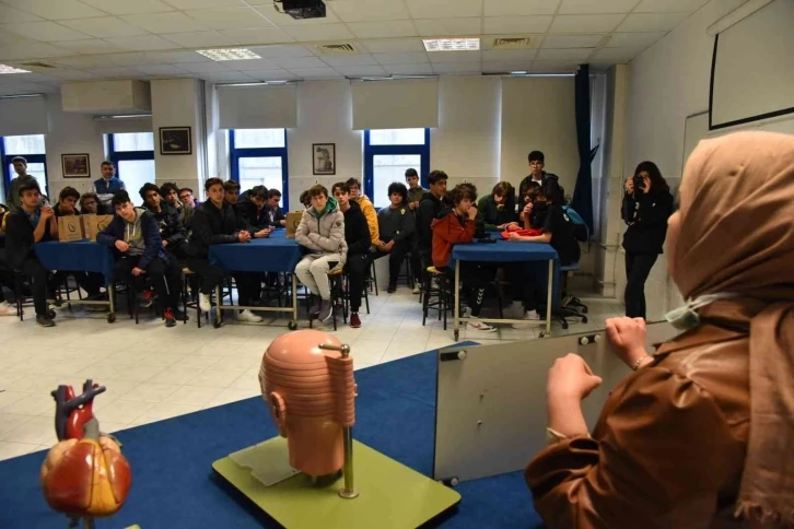 Fen Lisesi öğrencileri Düzce Üniversitesi’ni gezdi
