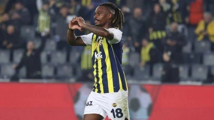 Fenerbahçe'de ayrılık! Yıldız oyuncu takıma veda etti