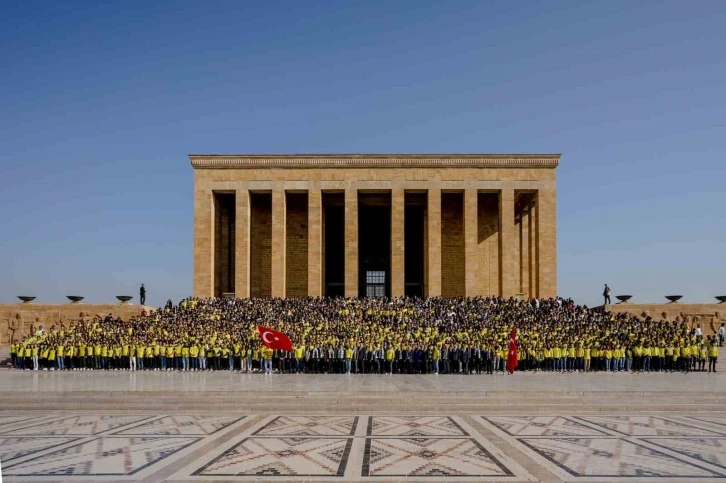 Fenerbahçeli taraftarlar Anıtkabir’i ziyaret etti
