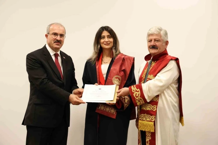 Fethi Sekin Şehir Hastanesi’nde akademik yükselme ve cübbe töreni
