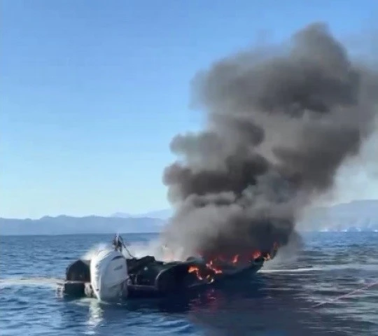 Fethiye’de bot yangını
