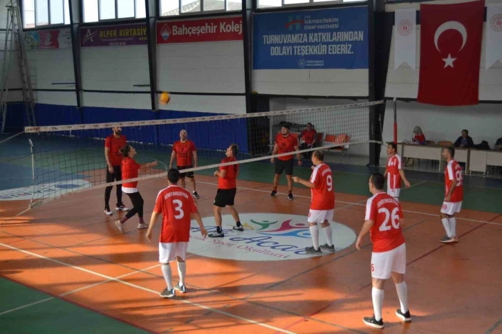 Fethiye’de engelli bireyler “Engelsiz Fileler” etkinliğinde voleybol oynadı
