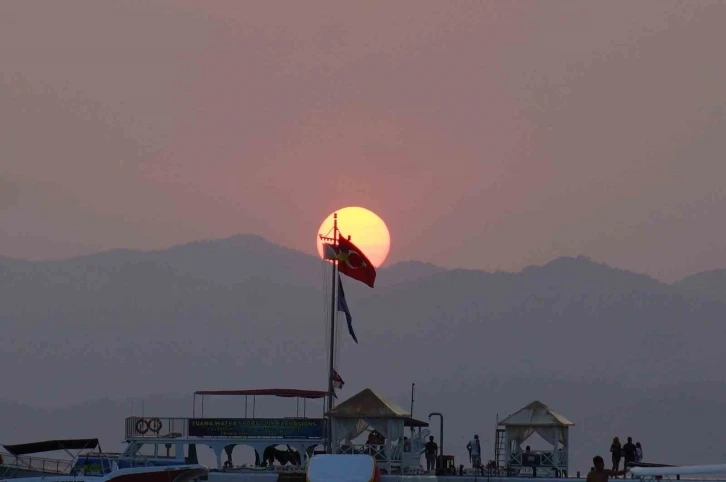 Fethiye’de gün batımı görsel şölen oluşturdu
