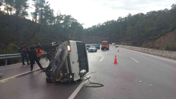 Fethiye’de minibüs devrildi: 4 yaralı
