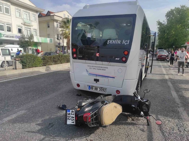 Fethiye’de minibüse çarpan motosiklet sürücüsü hayatını kaybetti
