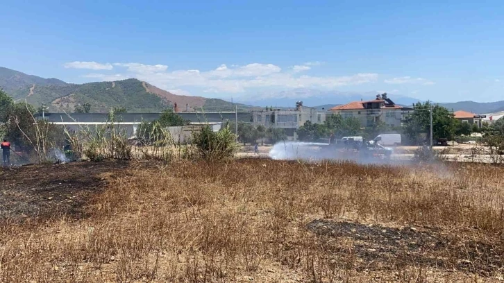 Fethiye’de tarım arazisinde çıkan yangın büyümeden söndürüldü
