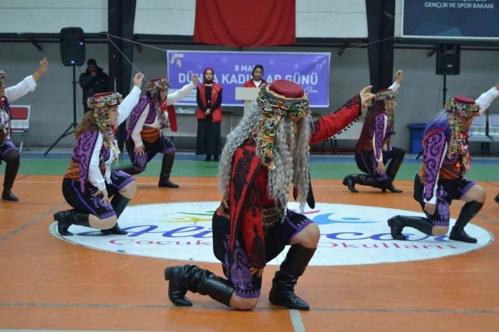 Fethiye Gençlik ve Spor İlçe Müdürlüğü'nden Kadınlar Gününe Özel Voleybol Şenliği