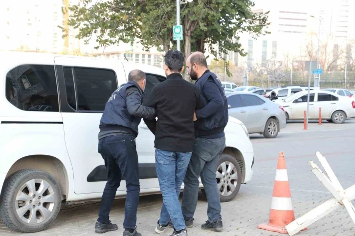 FETÖ’den aranan ihraç polis memuru Mersin’de yakalandı
