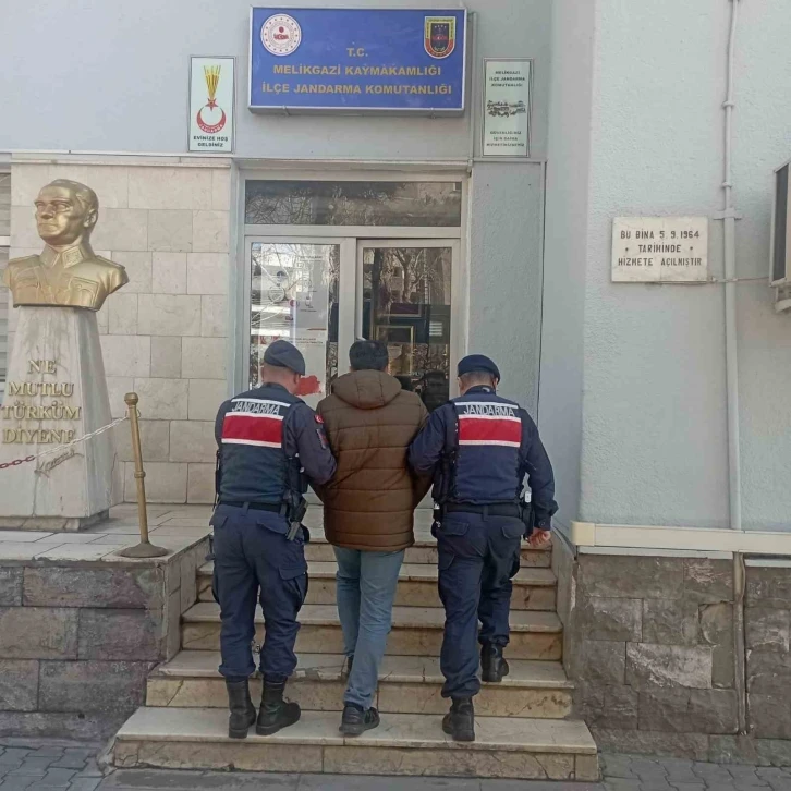 FETÖ üyesi olmaktan aranan ihraç astsubay yakalandı
