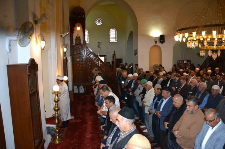 Filistin’de hayatını kaybedenler için Manisa’da gıyabi cenaze namazı kılındı
