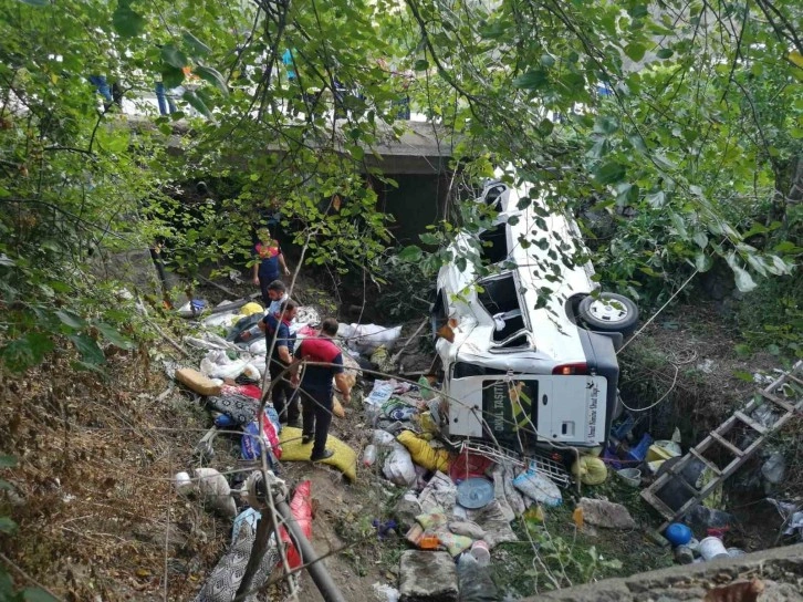 Fındık hasadı dönüşü facia: Minibüs devrildi, 26 kişi yaralandı