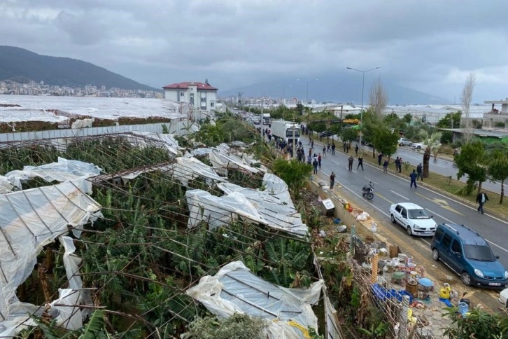 Fırtına ve hortumda panik anları kamerada