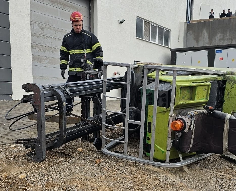 Forkliftin altında kalan işçi hayatını kaybetti
