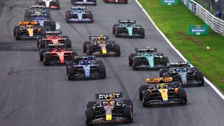 Formula 1'in Hollanda ayağını Verstappen kazandı