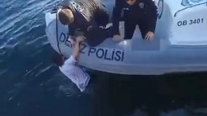 Fotoğraf çekerken Haliç'e düştü deniz polisi kurtardı