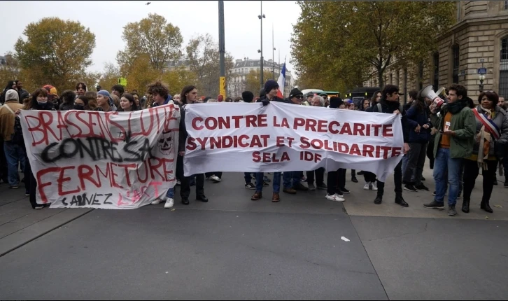 Fransa’da öğrenci ve velilerden protesto
