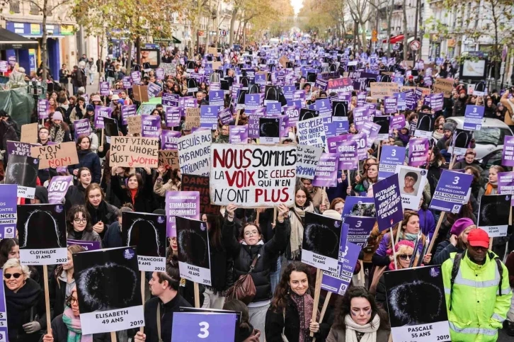 Fransa "kadına yönelik şiddete karşı" yürüdü
