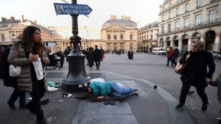 Fransa'da evsiz sayısı arttı: 4 milyon sokaklarda yaşıyor