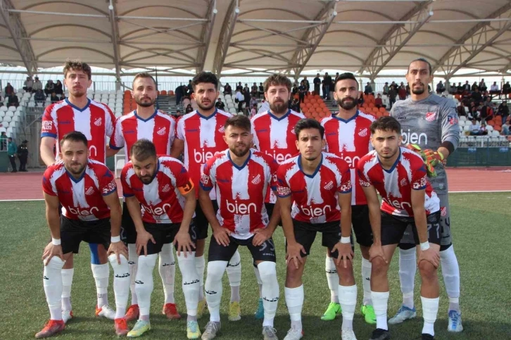 Futbolcular paraları ödenene kadar idmana çıkmama kararı aldılar
