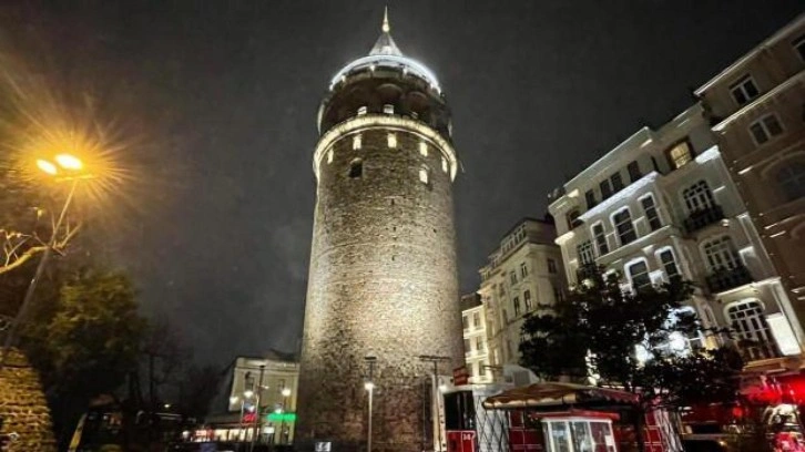 Galata Kulesi'nin demir korkulukları koptu