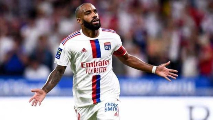 Galatasaray, Lacazette için görüşmelere başladı!