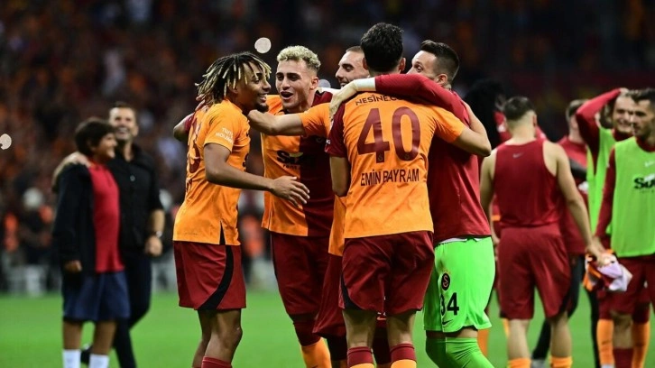 Galatasaray'da 20 futbolcuyu ilk şampiyonluk heyecanı sardı