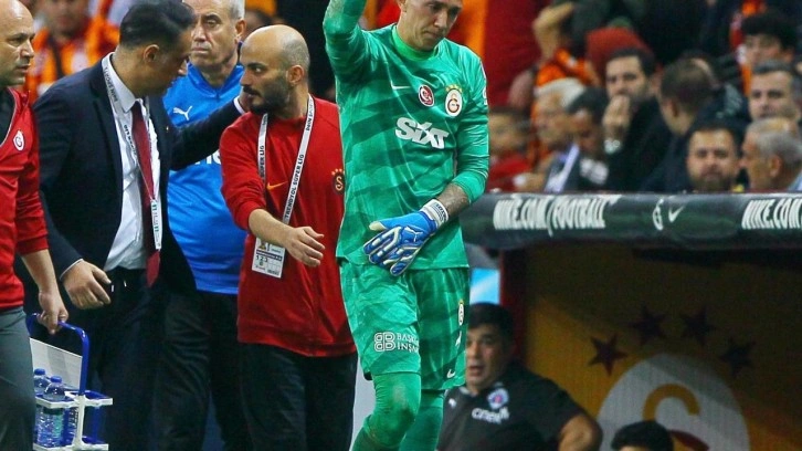 Galatasaray'ı yıkan haber! Muslera maça devam edemedi