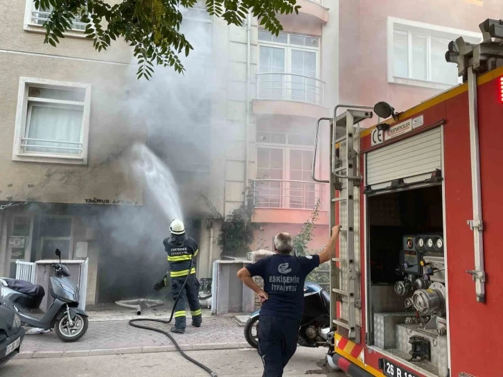 Garajda çıkan yangın sonrası araçlar kullanılamayacak hale geldi
