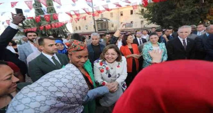 Gastroantep Festivali’nde kortej yürüyüşü