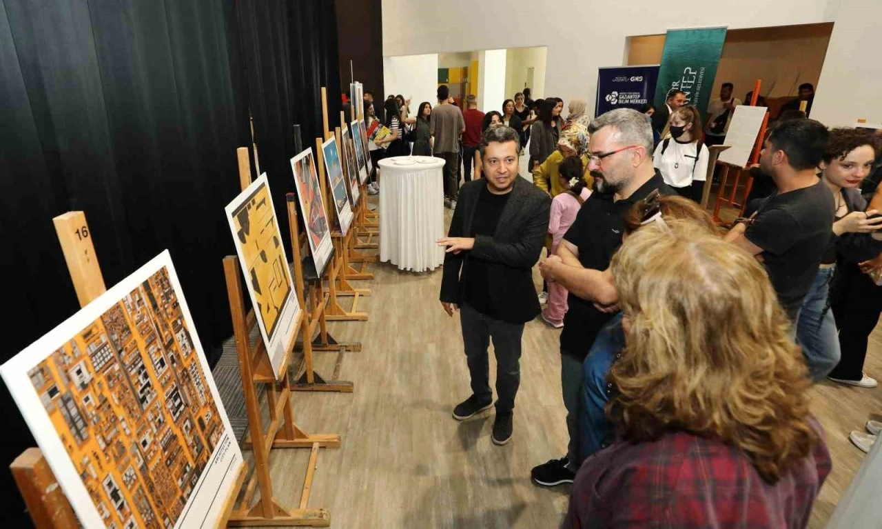 GAÜN’de kozmik denemeler sergisi açıldı