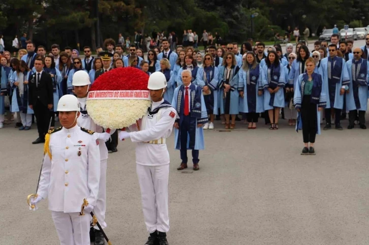 Gazi Üniversitesi Diş Hekimliği Fakültesi’nin mezunları Ata’nın huzurunda
