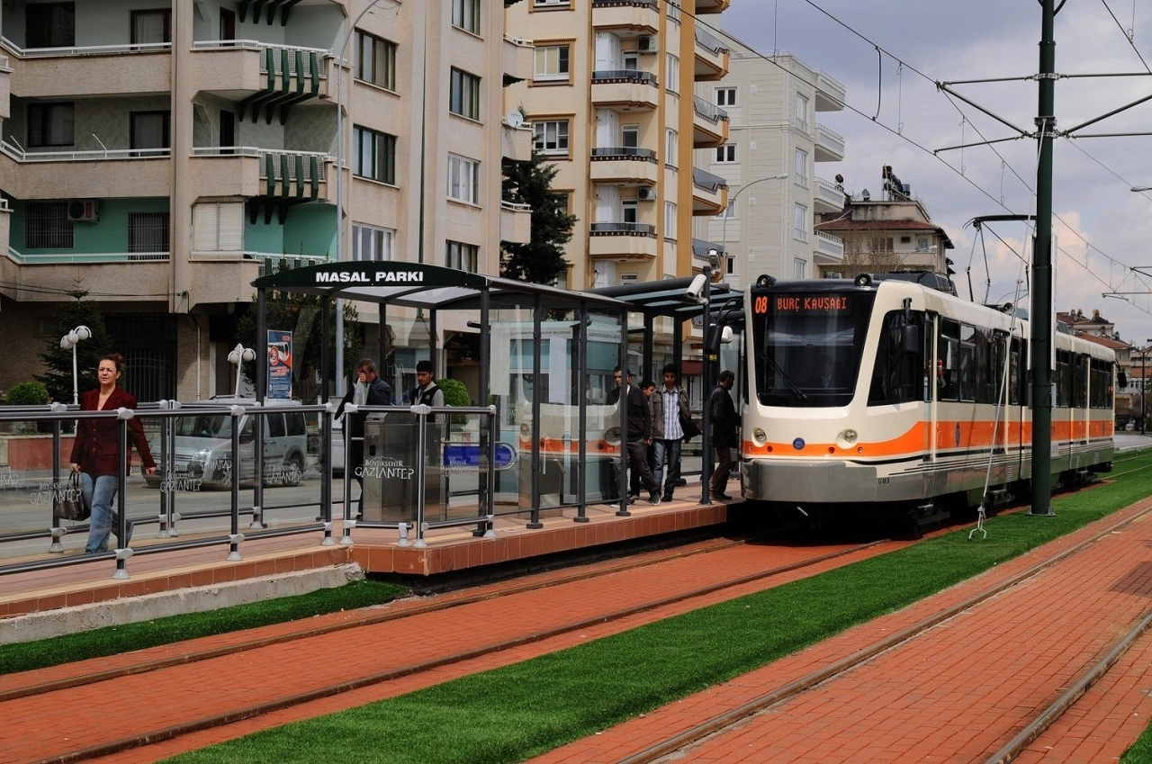 Gaziantep Büyükşehir, yüzbinlerce gence 22 ücretsiz biniş hakkı tanıdı