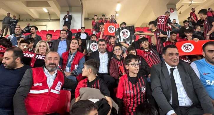 Gaziantep FK tribününde Bozgeyik sevgisi