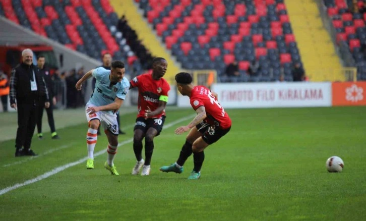 Gaziantep FK ve Başakşehir Arasında Golsüz Eşitlik