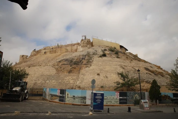 Gaziantep Kalesi'nde restorasyon çalışmaları devam ediyor