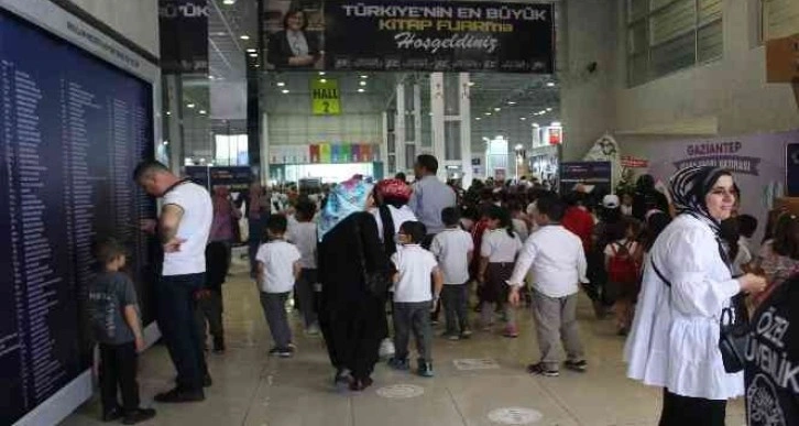 Gaziantep Kitap Fuarı’nı ilk üç günde 300 bine yakın kişi ziyaret etti