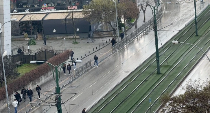 Gaziantep’te aniden bastıran sağanak hayatı olumsuz etkiledi
